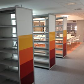 Biblioteca con estanteria Senda